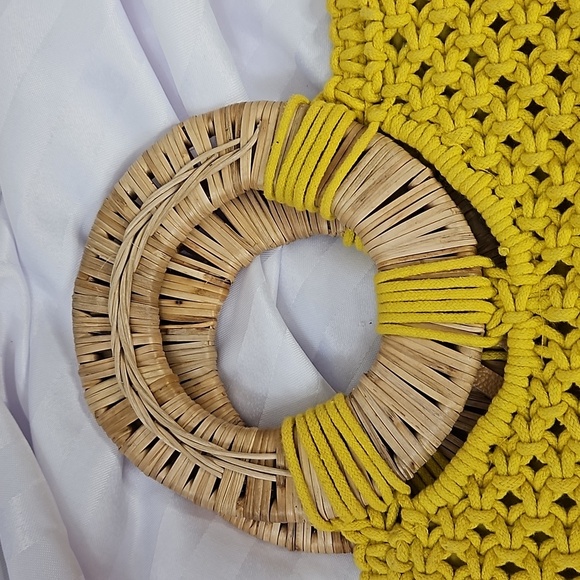 CLEOBELLO BOHO MACRAME TOTE IN YELLOW WITH WOODEN HANDLES - Picture 8 of 8